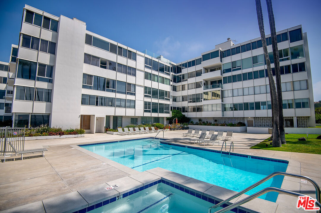 17366 W Sunset Blvd Unit: 201