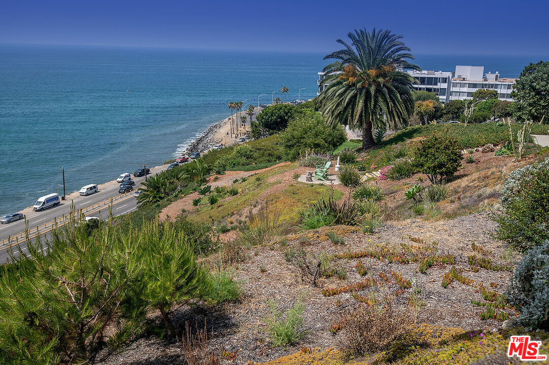 17366 W Sunset Blvd Unit: 201