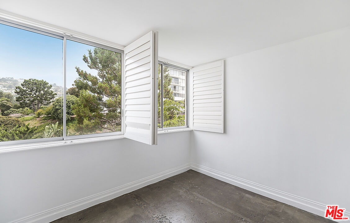 17366 W Sunset Blvd Unit: 201