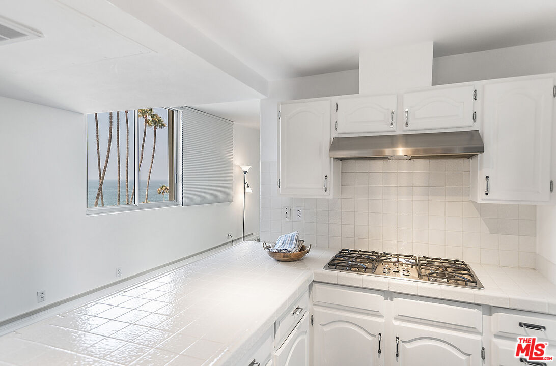 17366 W Sunset Blvd Unit: 201
