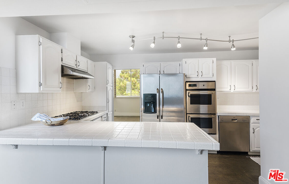17366 W Sunset Blvd Unit: 201