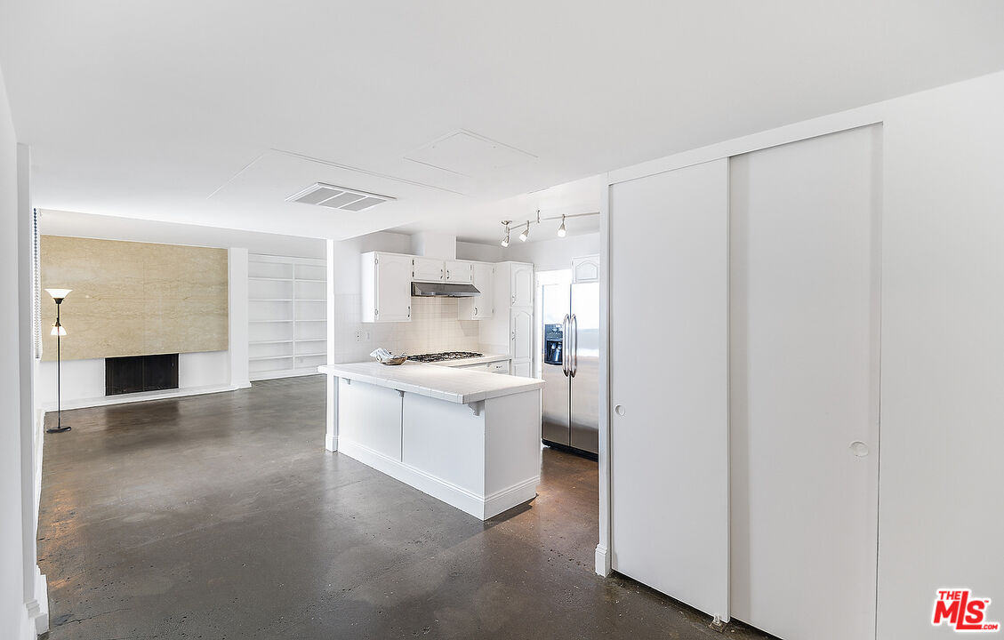 17366 W Sunset Blvd Unit: 201