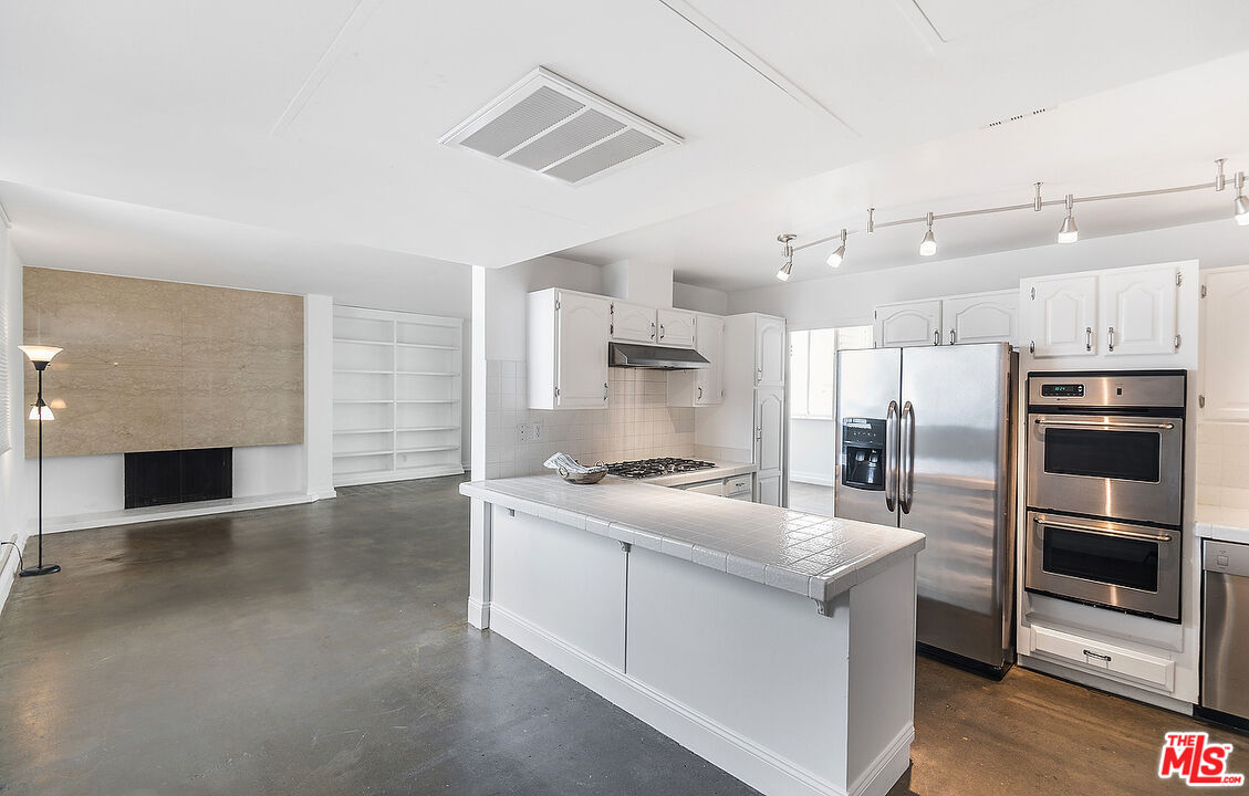 17366 W Sunset Blvd Unit: 201