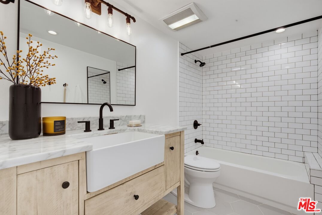 821 Bay St Unit: C6