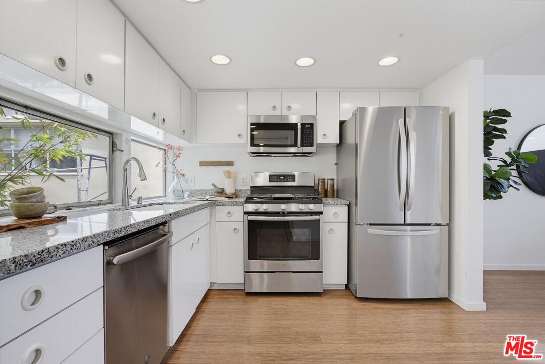 821 Bay St Unit: C6