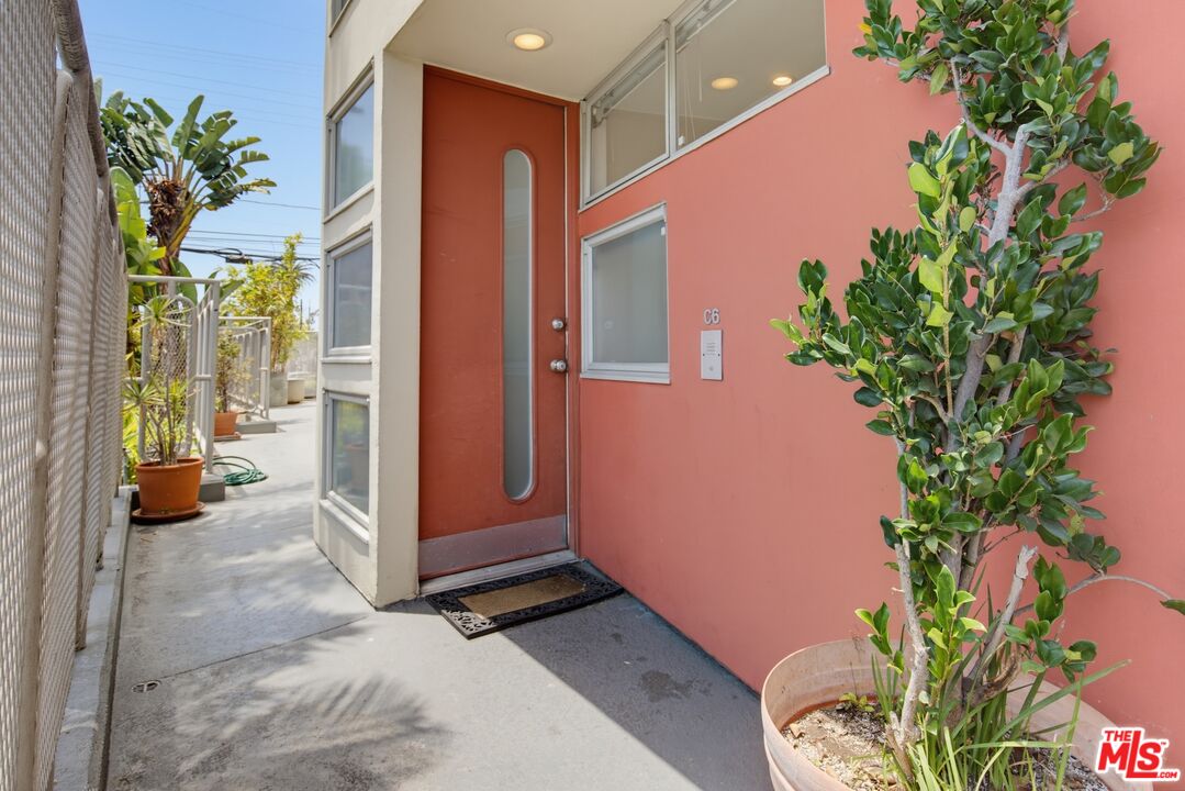 821 Bay St Unit: C6