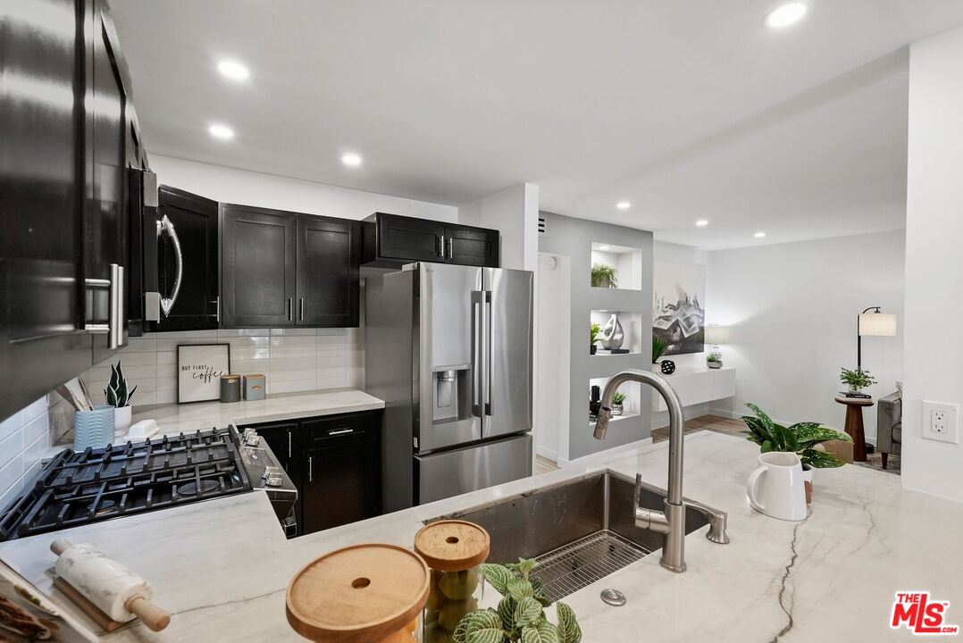 11230 Peach Grove St Unit: 208