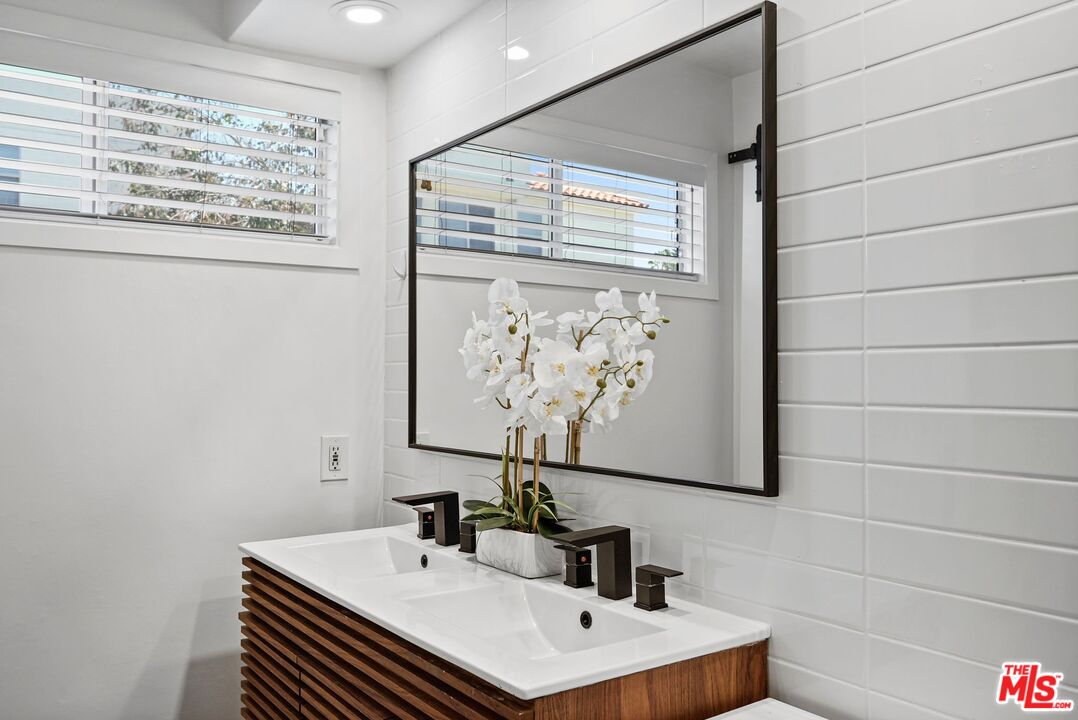 11230 Peach Grove St Unit: 208