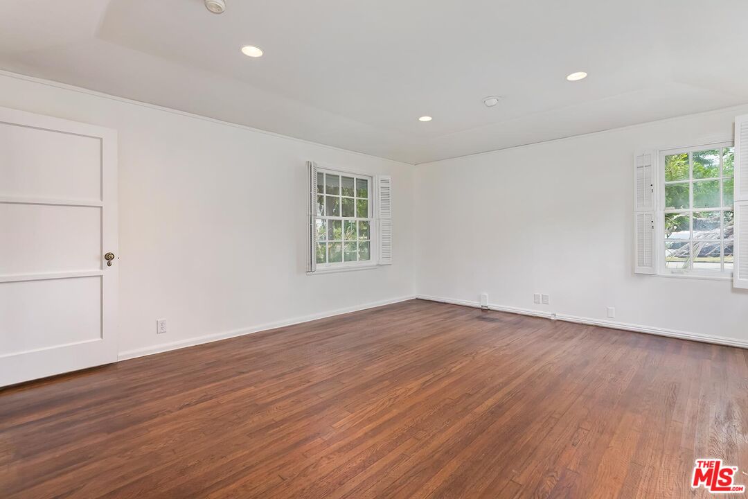 800 Warner Ave