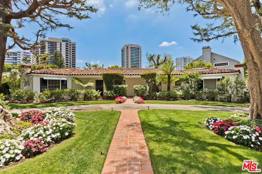 800 Warner Ave