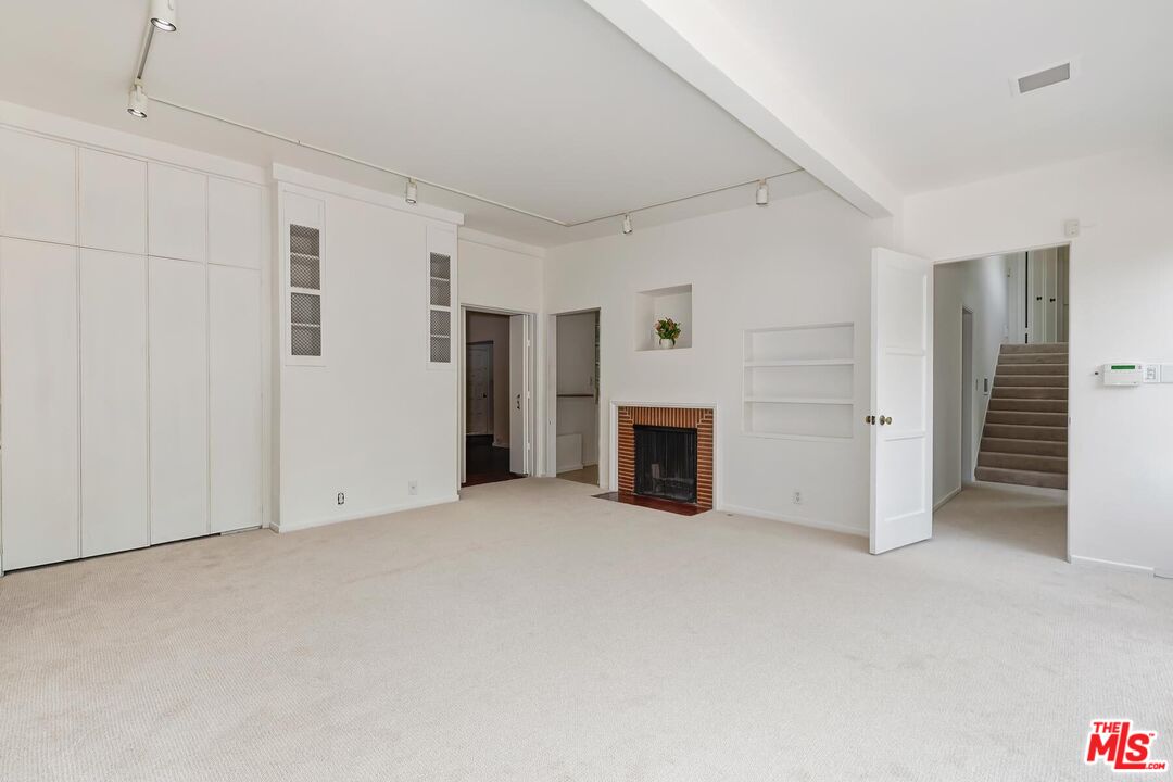 800 Warner Ave