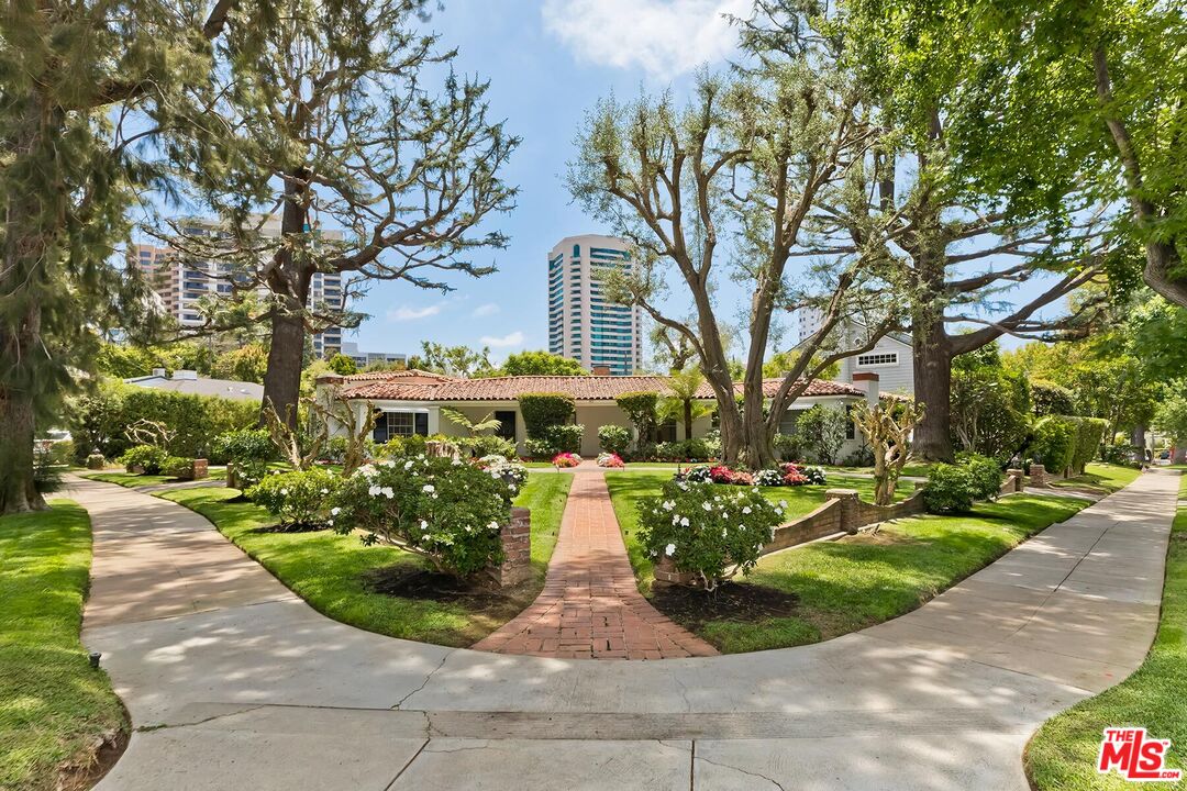 800 Warner Ave