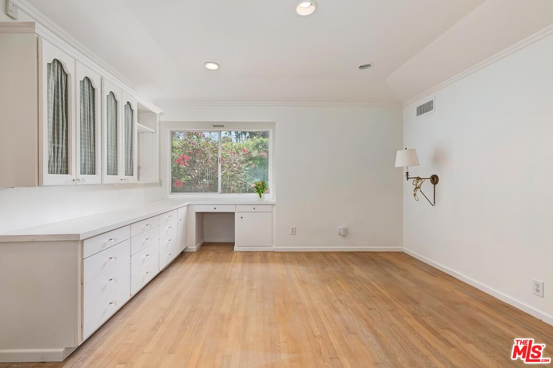 800 Warner Ave