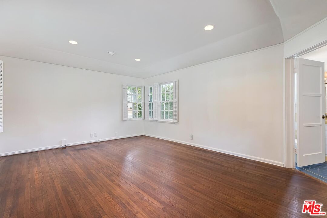 800 Warner Ave