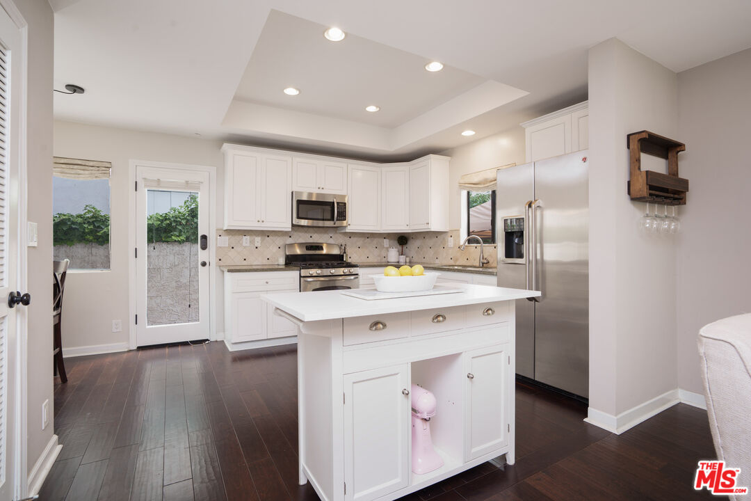 11954 Mayfield Ave Unit: 6
