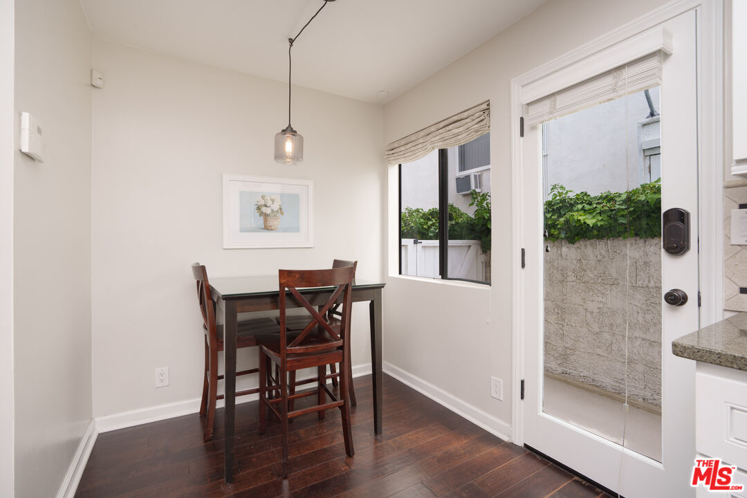 11954 Mayfield Ave Unit: 6