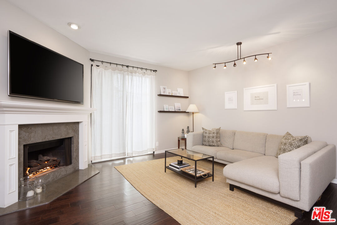 11954 Mayfield Ave Unit: 6