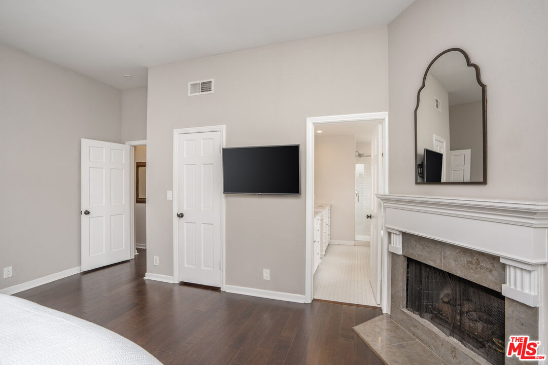 11954 Mayfield Ave Unit: 6