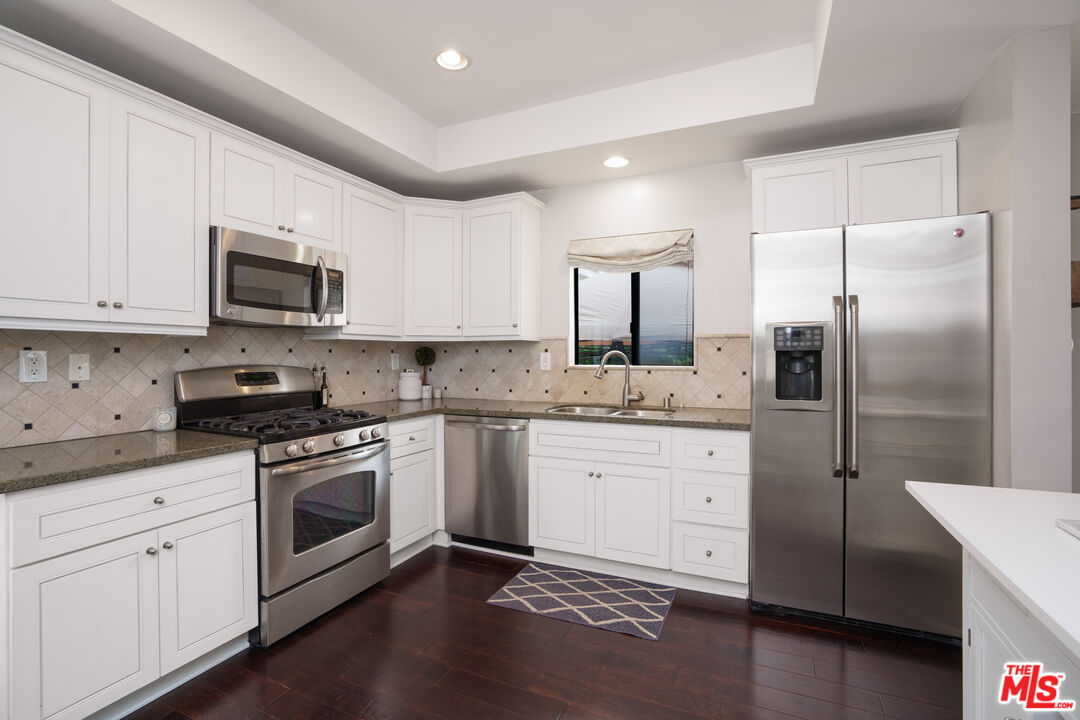 11954 Mayfield Ave Unit: 6