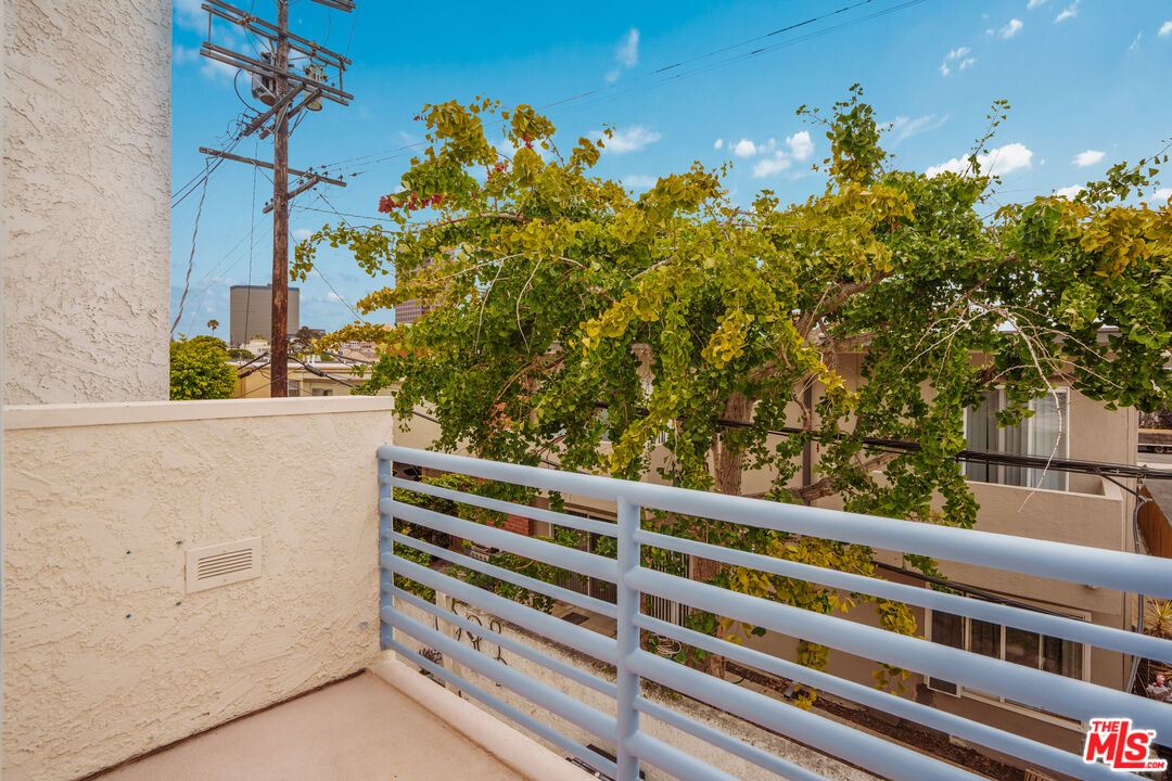 11954 Mayfield Ave Unit: 6