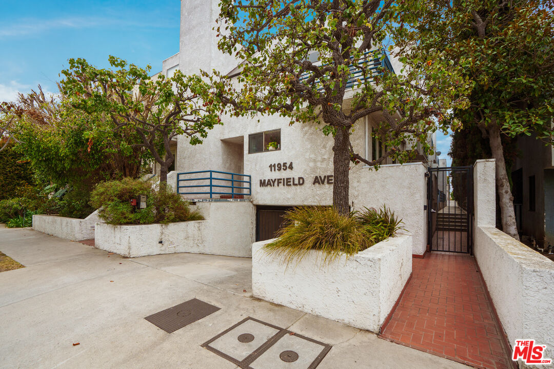 11954 Mayfield Ave Unit: 6