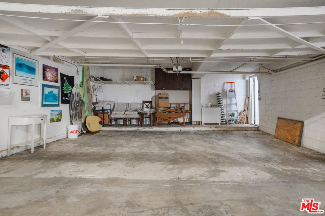 11954 Mayfield Ave Unit: 6
