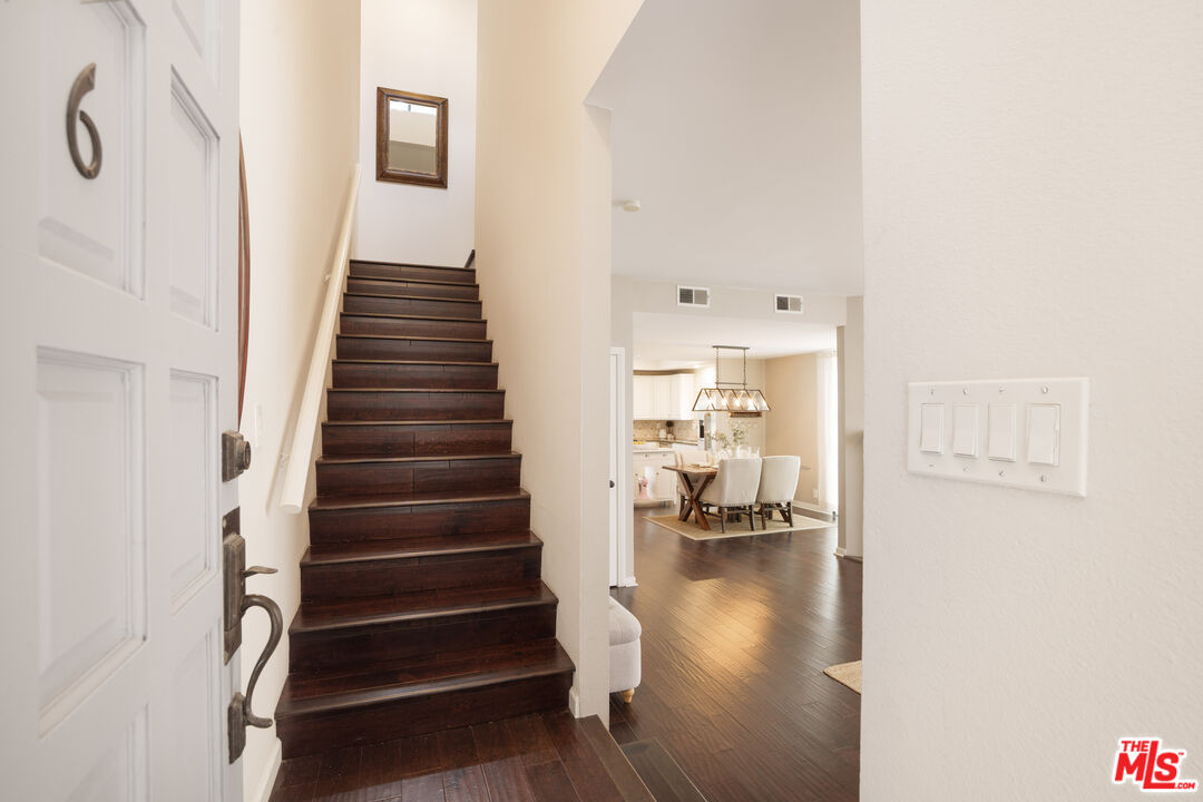 11954 Mayfield Ave Unit: 6