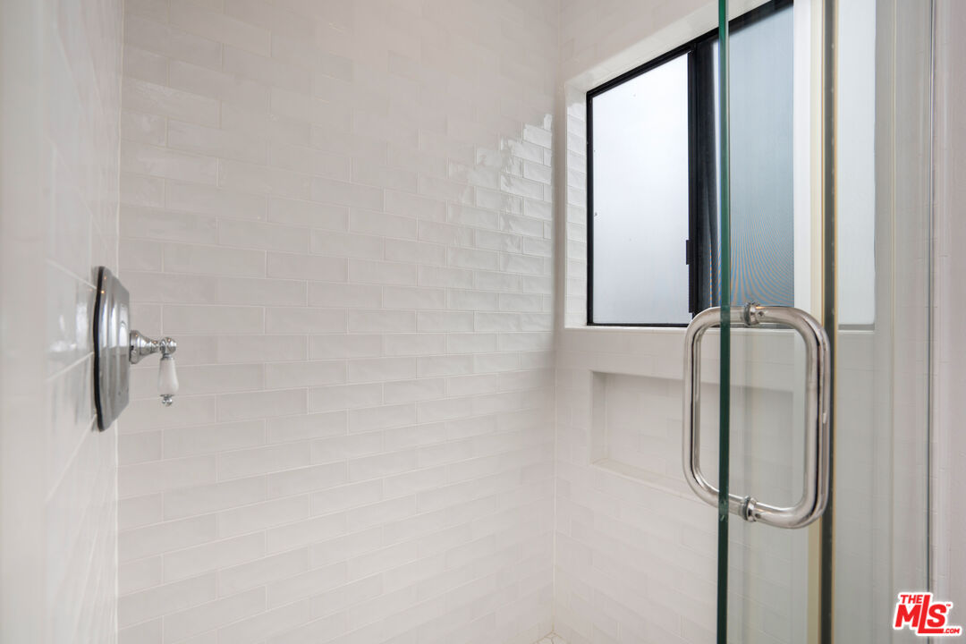 11954 Mayfield Ave Unit: 6