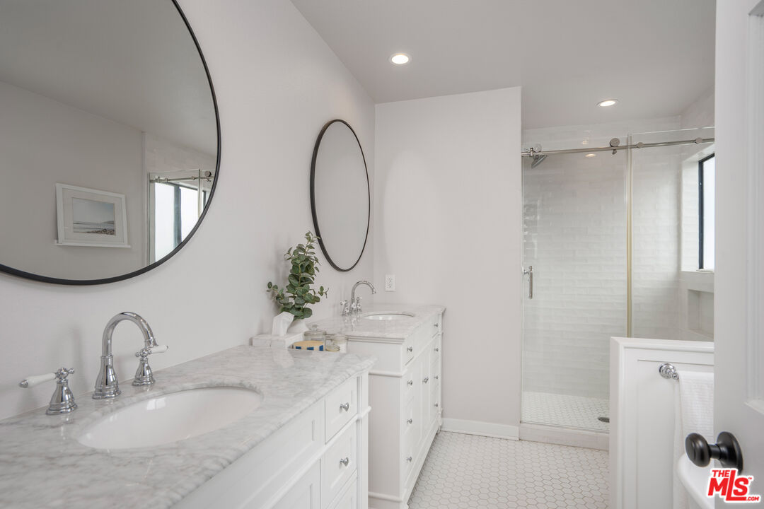 11954 Mayfield Ave Unit: 6