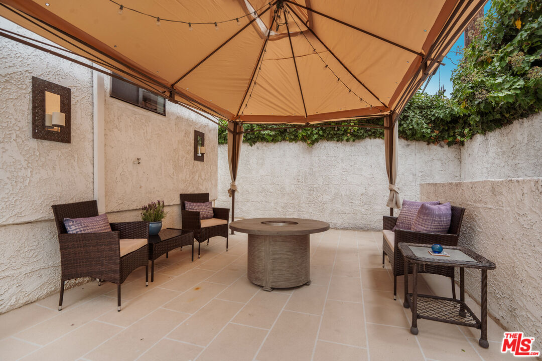 11954 Mayfield Ave Unit: 6