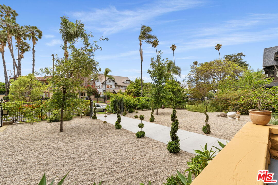 2248 S Hobart Blvd