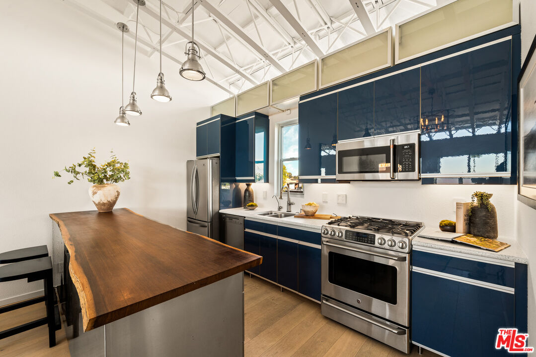 630 Rose Ave Unit: 5