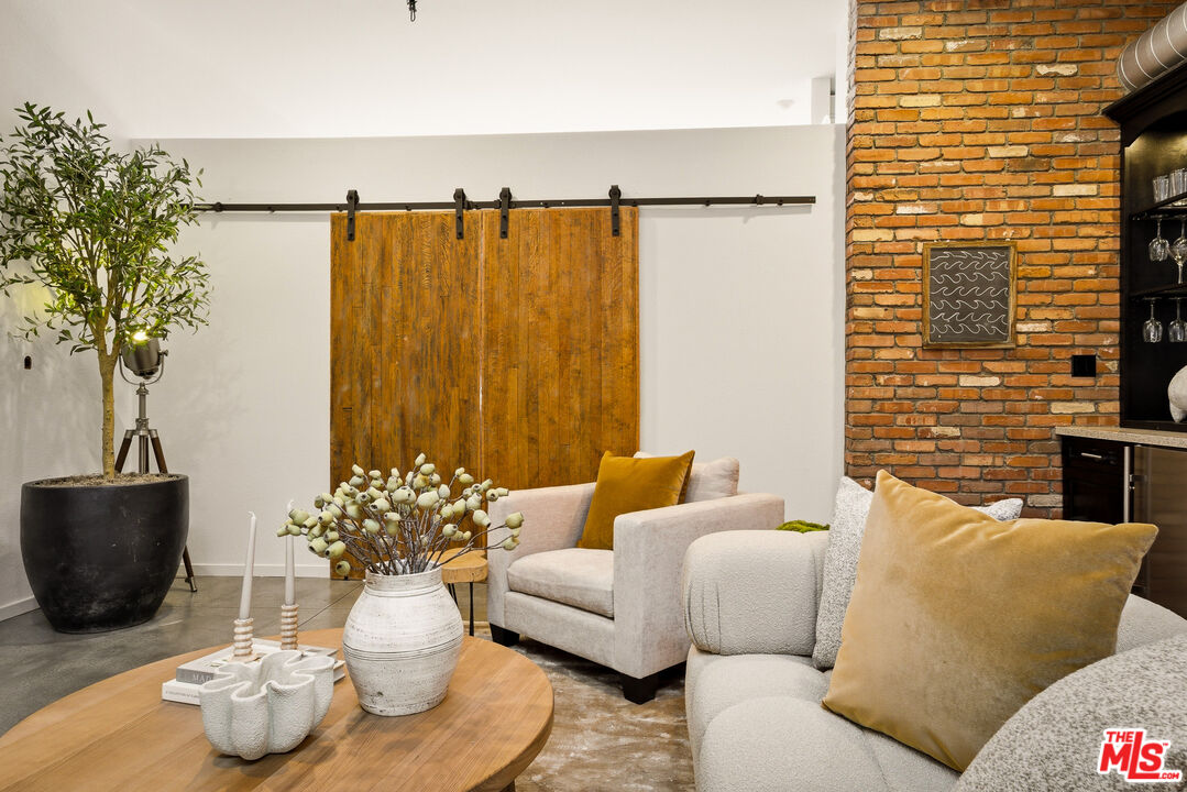 630 Rose Ave Unit: 5