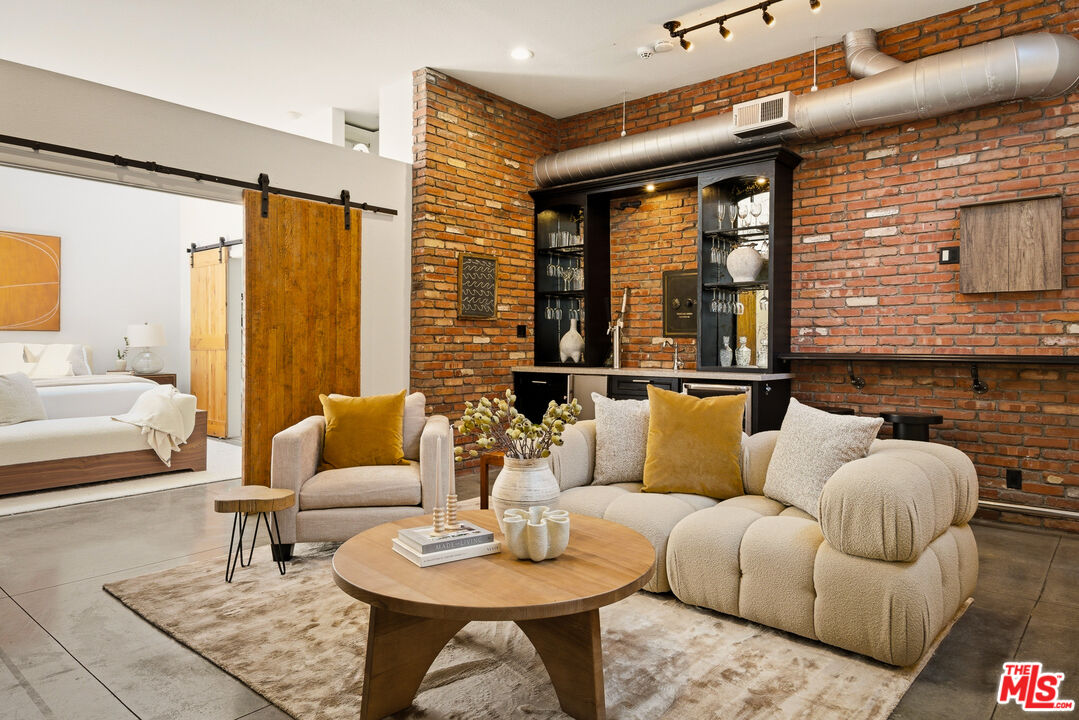 630 Rose Ave Unit: 5