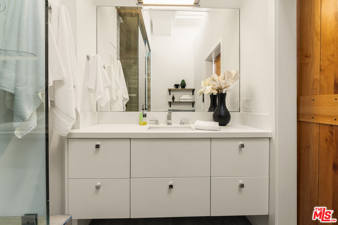 630 Rose Ave Unit: 5