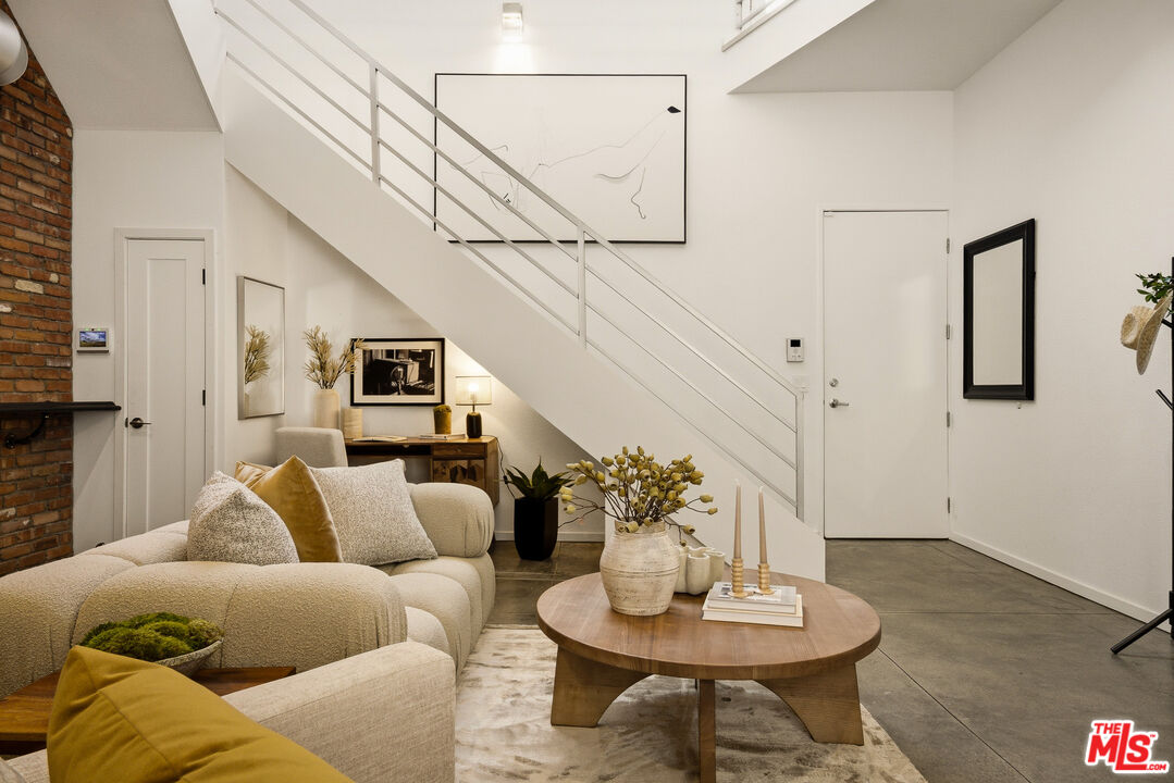 630 Rose Ave Unit: 5