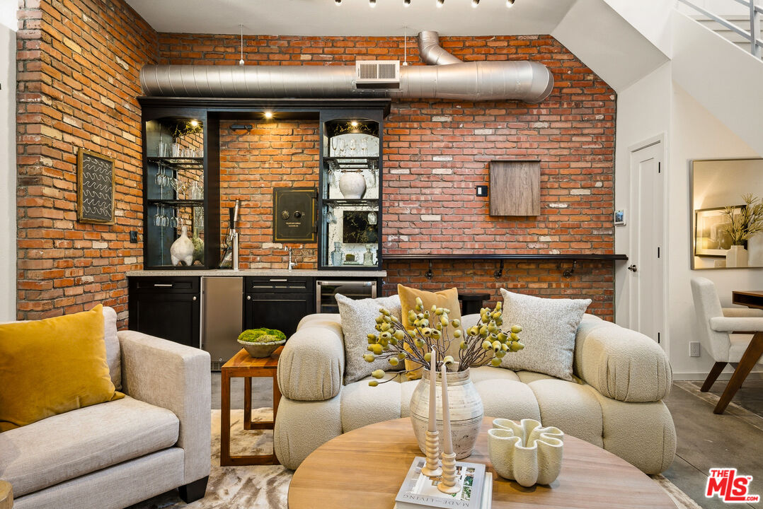 630 Rose Ave Unit: 5