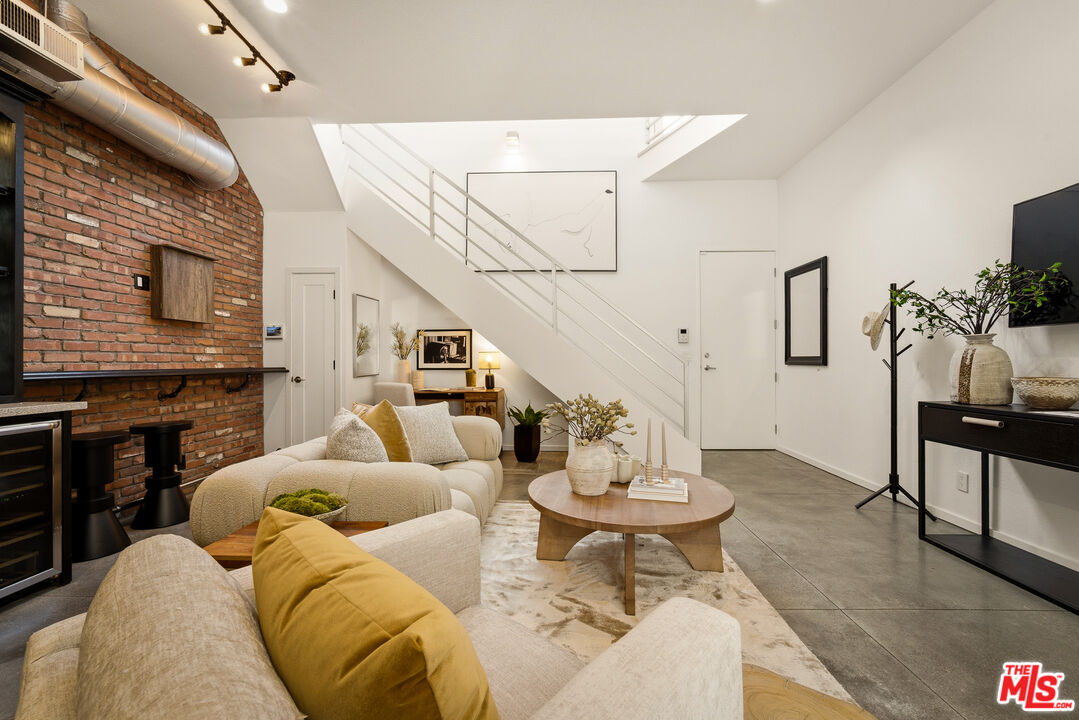 630 Rose Ave Unit: 5