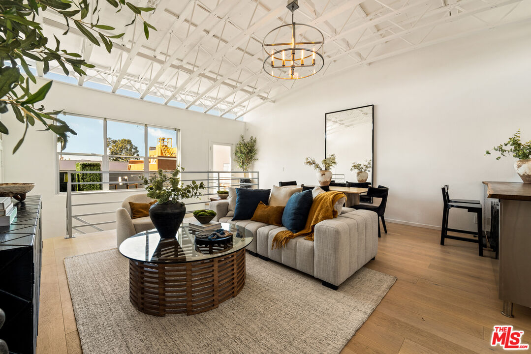 630 Rose Ave Unit: 5