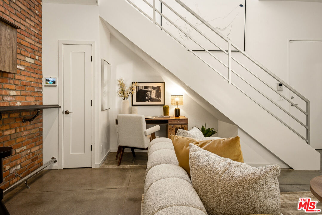 630 Rose Ave Unit: 5