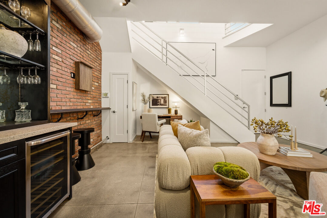 630 Rose Ave Unit: 5