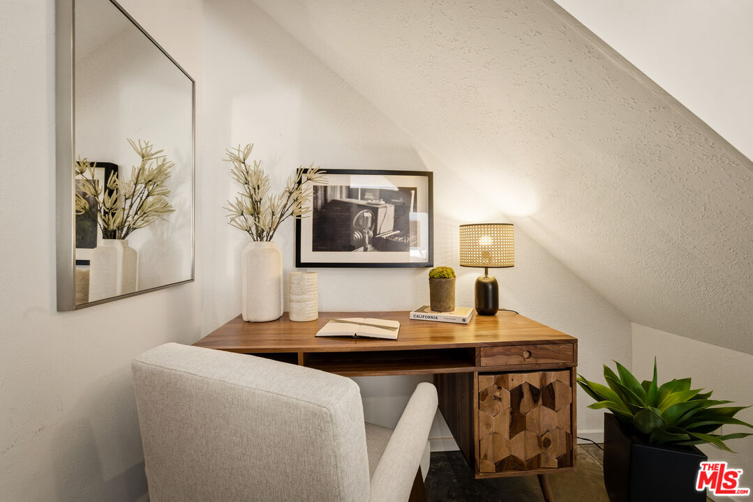 630 Rose Ave Unit: 5