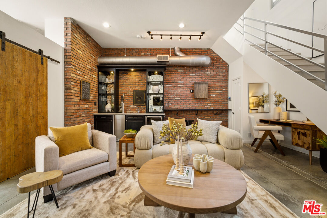 630 Rose Ave Unit: 5