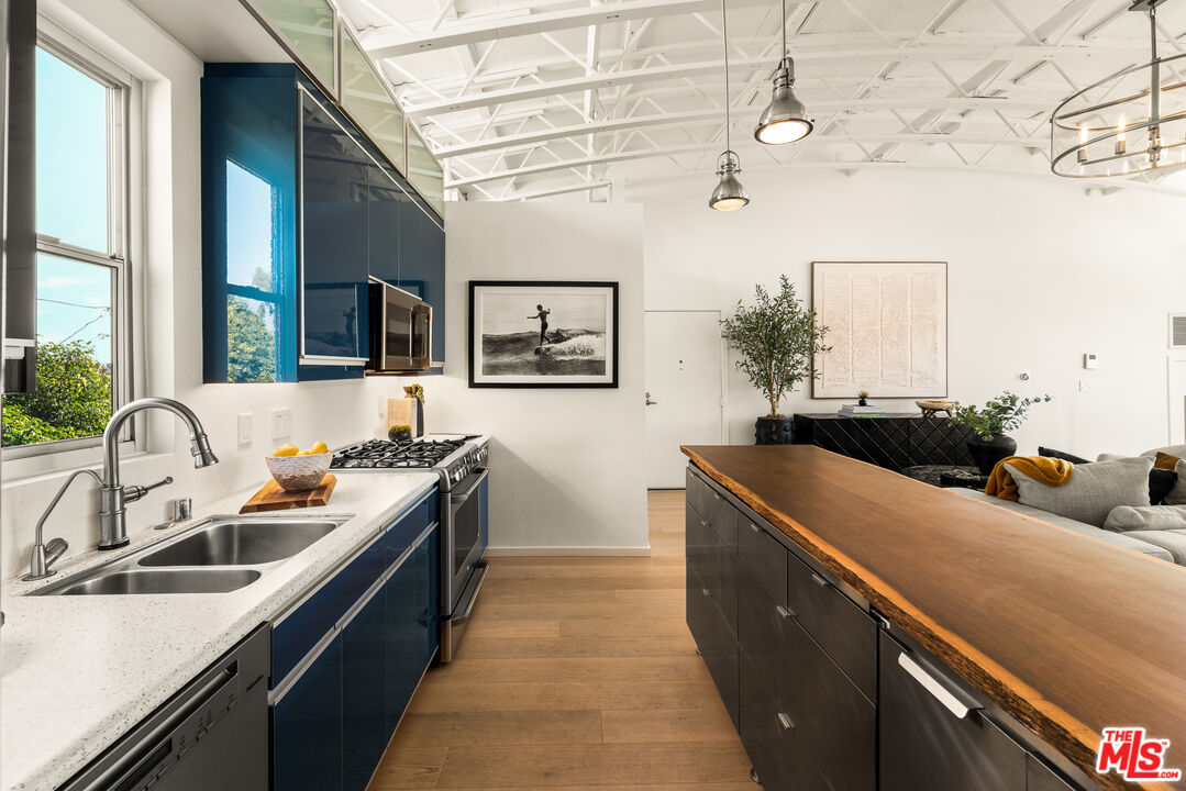 630 Rose Ave Unit: 5