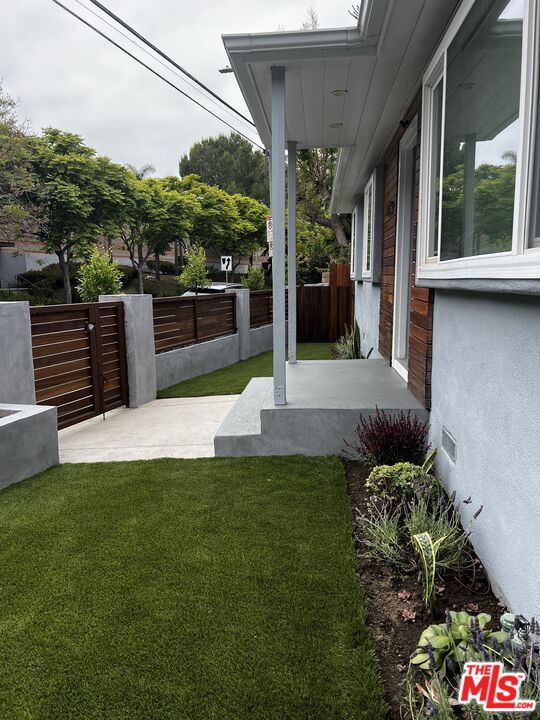 13419 Zanja St