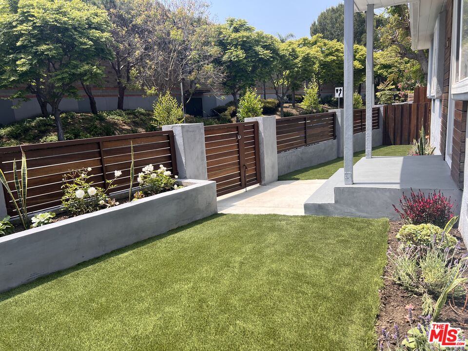 13419 Zanja St