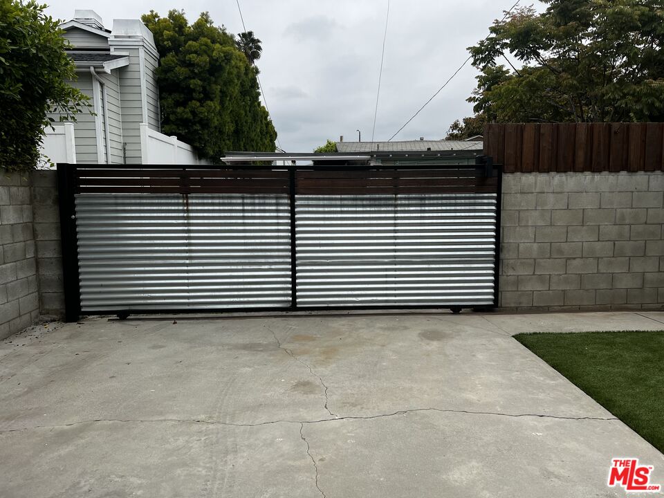 13419 Zanja St