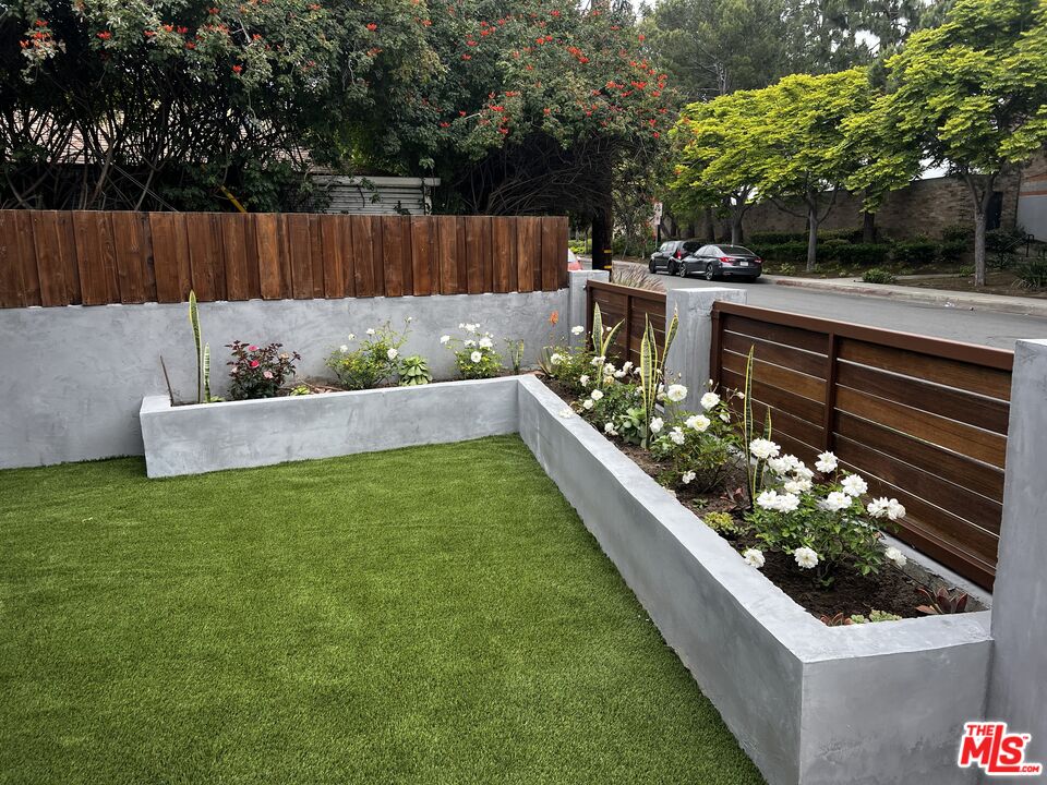 13419 Zanja St