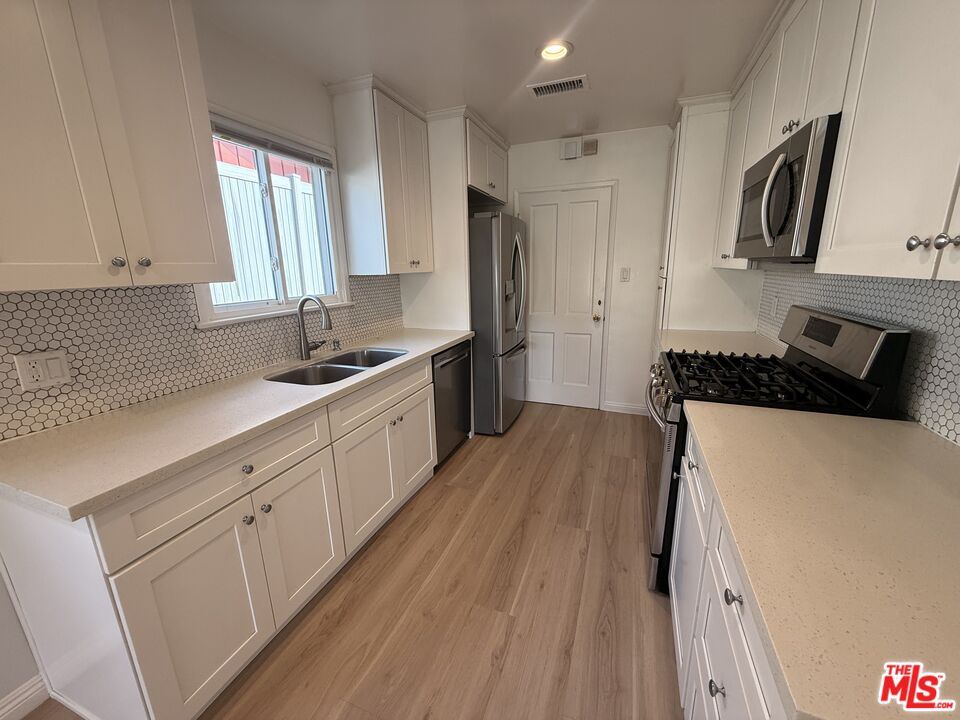 2766 Dunleer Pl
