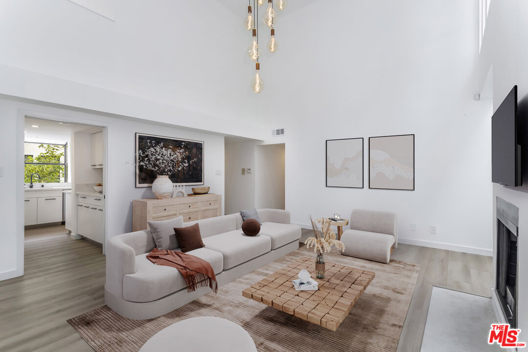 11601 Montana Ave Unit: PH7